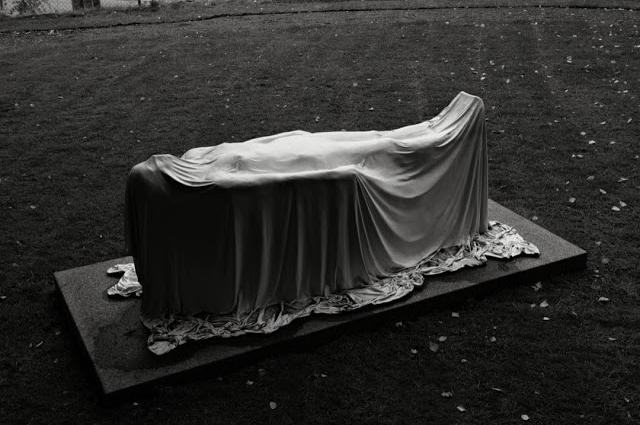 Public domain She Floats On Air